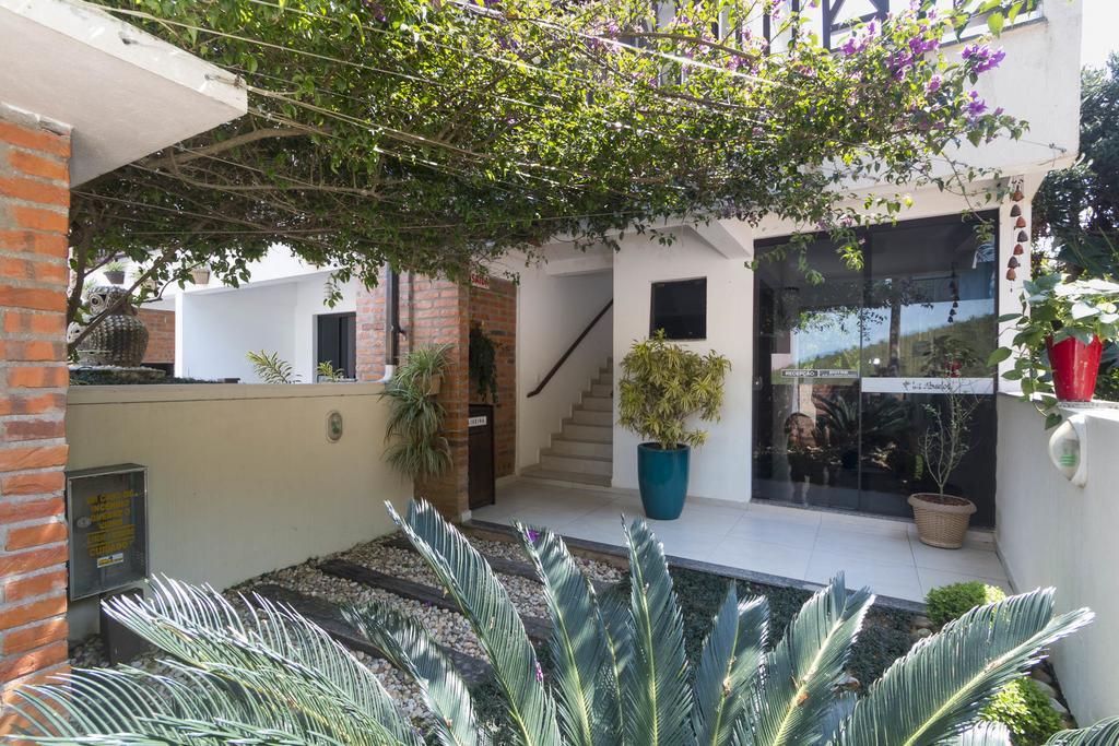 Residencial Los Abuelos 邦比尼亚斯 外观 照片